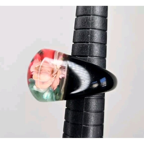 Vtg Lucite Resin Dome Bubble Black Ring /Dried Flowers BOHO Blue Red Pink Sz 4.5 - Picture 5 of 9